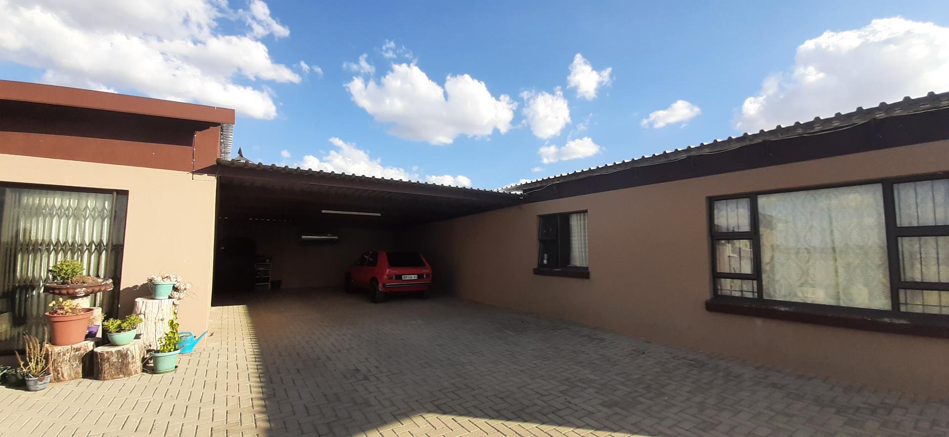 4 Bedroom Property for Sale in Mimosa Park Free State